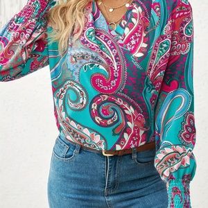 🩷New Paisley Printed V neck XL blouse with lantern sleeves. ~ 70s Boho fun
